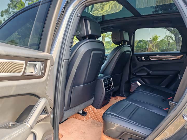 Фото 8 - Porsche Cayenne