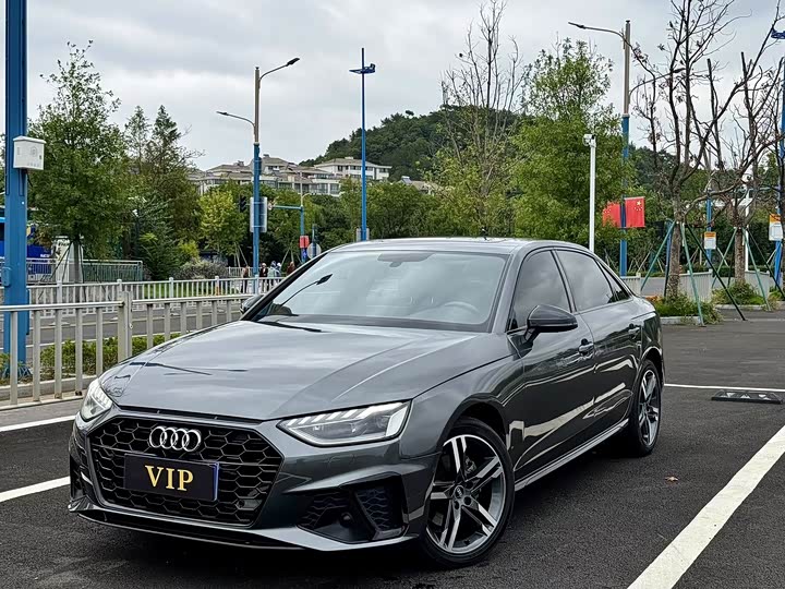 Фото 1 - Audi A4L