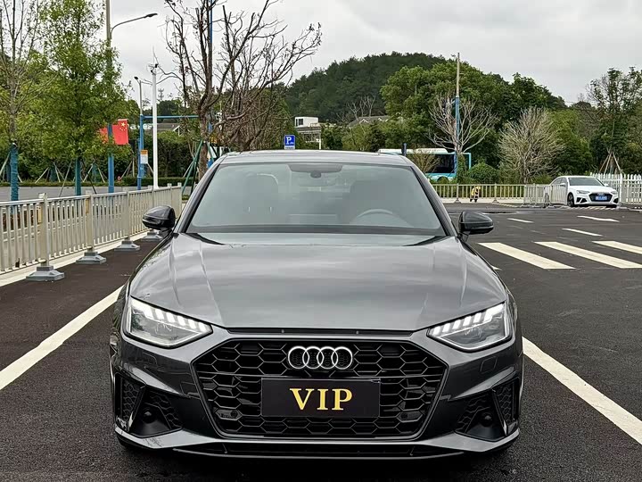 Фото 2 - Audi A4L