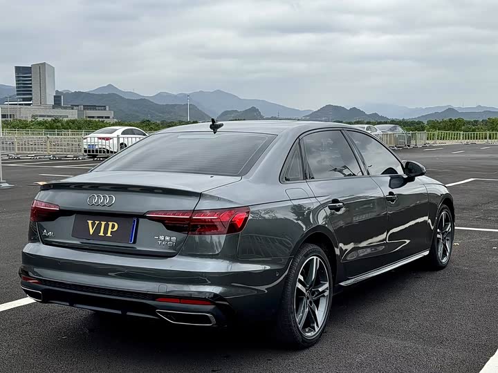 Фото 8 - Audi A4L