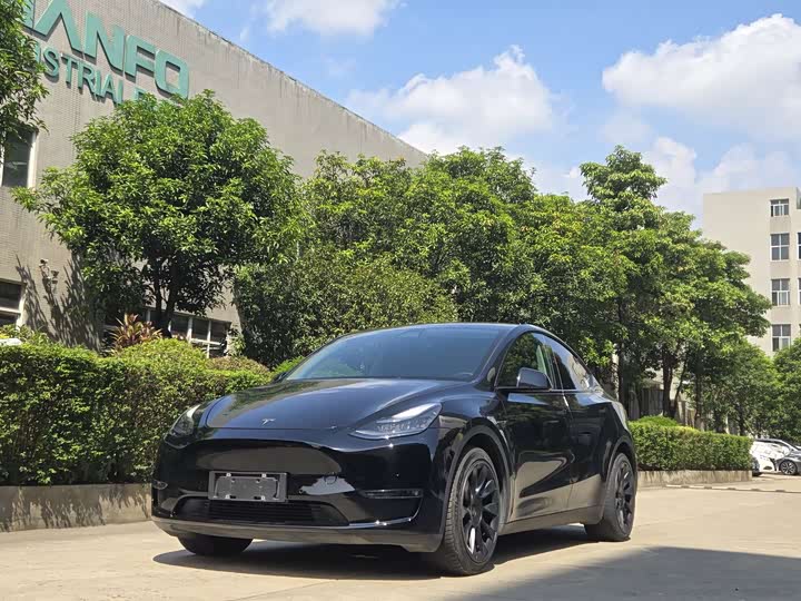 Фото 1 - Tesla Model Y