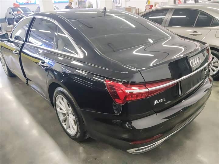 Фото 5 - Audi A6L