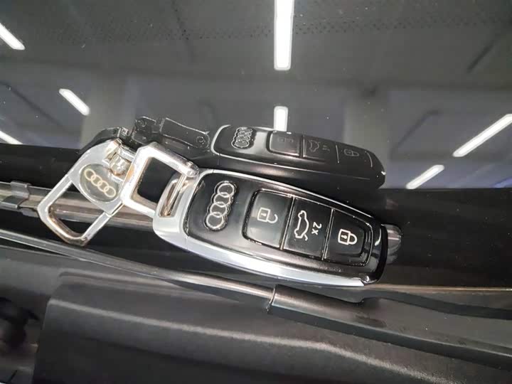 Фото 9 - Audi A6L