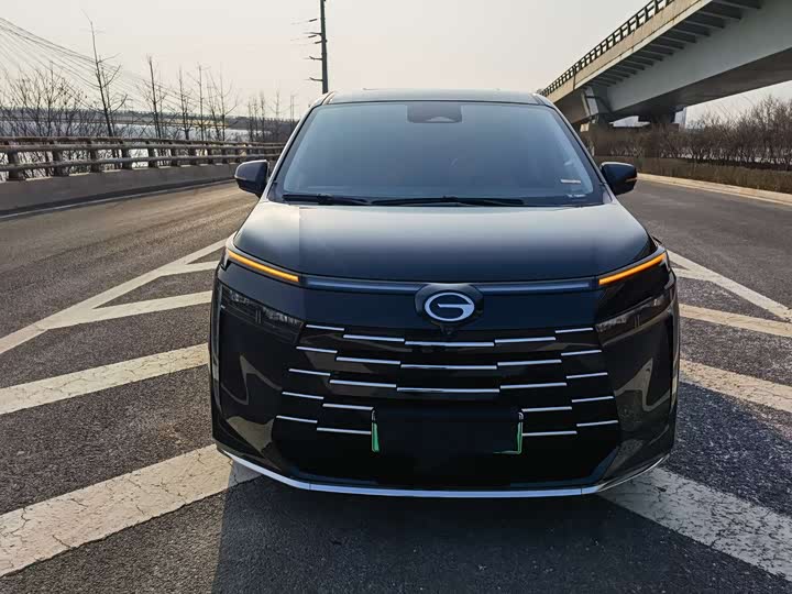 Фото 2 - GAC Trumpchi E8