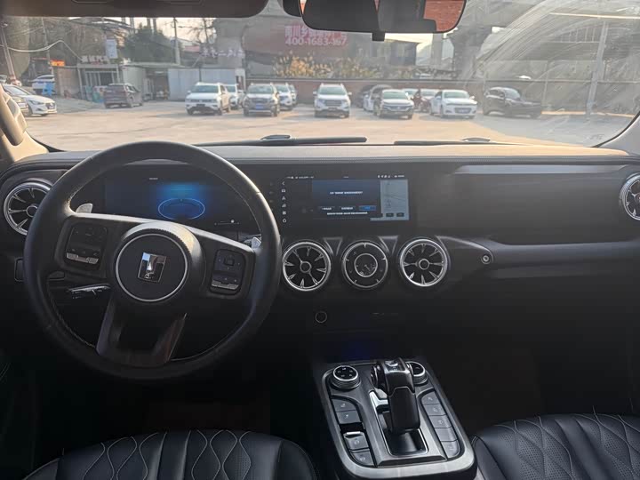 Фото 4 - Tank 300