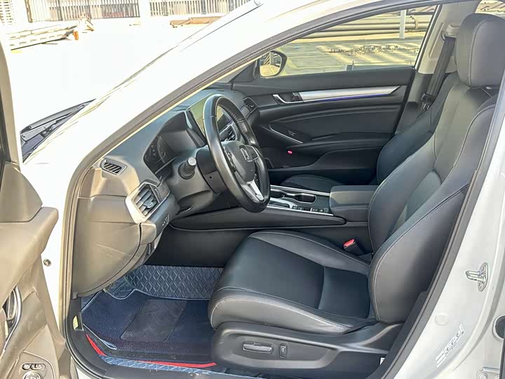 Фото 4 - Honda Accord