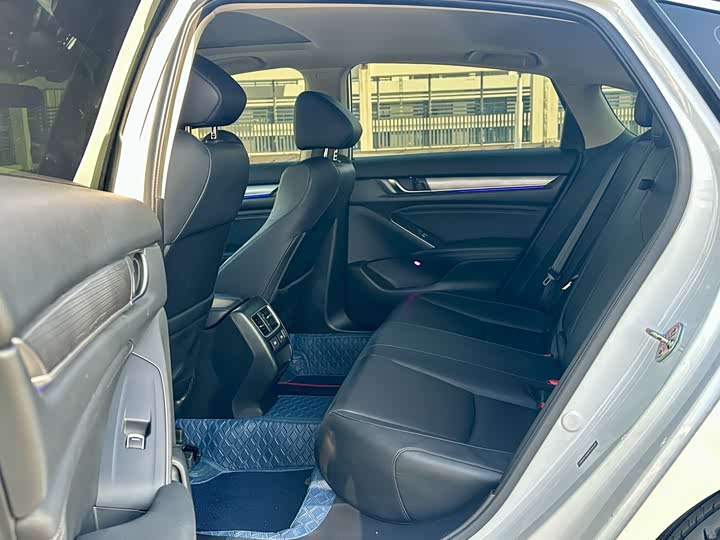 Фото 7 - Honda Accord