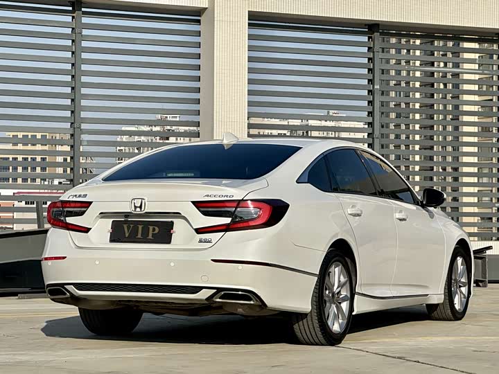 Фото 8 - Honda Accord