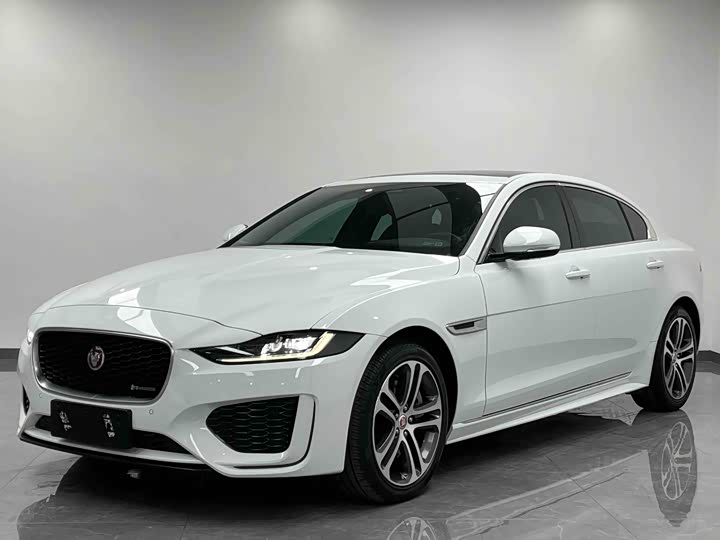 Фото 1 - Jaguar XE L