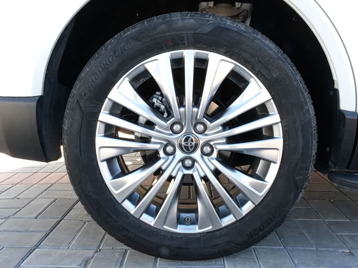 Фото 8 - Toyota Harrier