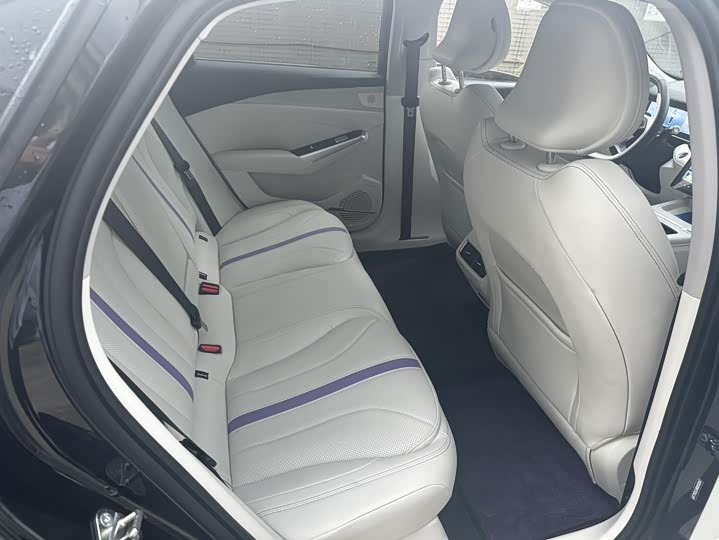 Фото 8 - Geely Preface L