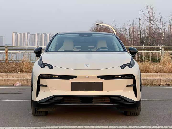 Фото 2 - Zeekr X