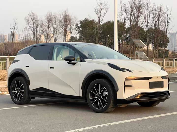 Фото 3 - Zeekr X