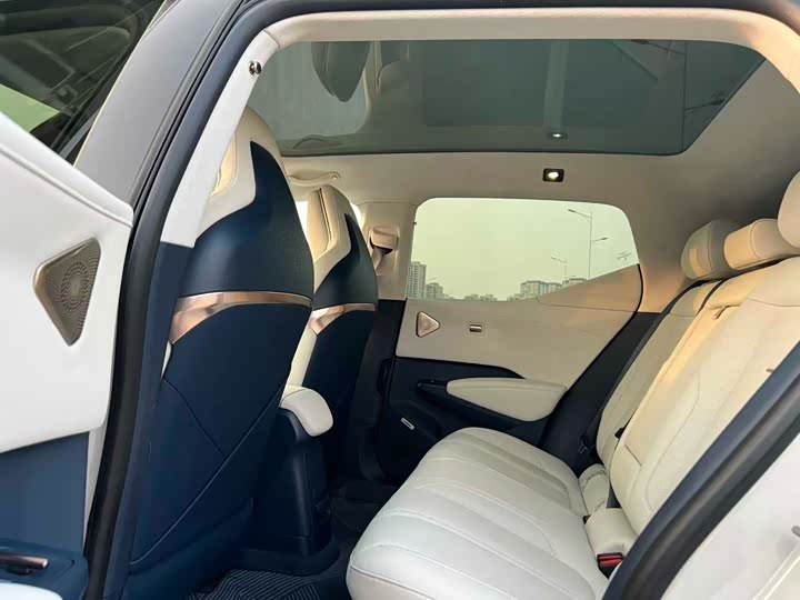 Фото 6 - Zeekr X