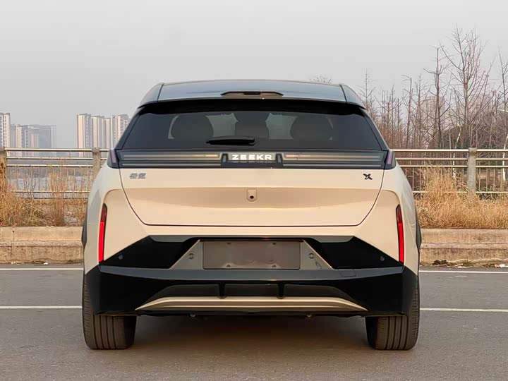 Фото 8 - Zeekr X