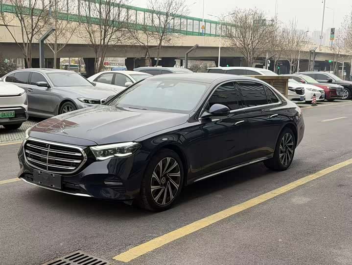 Фото 1 - Mercedes-Benz E-Class