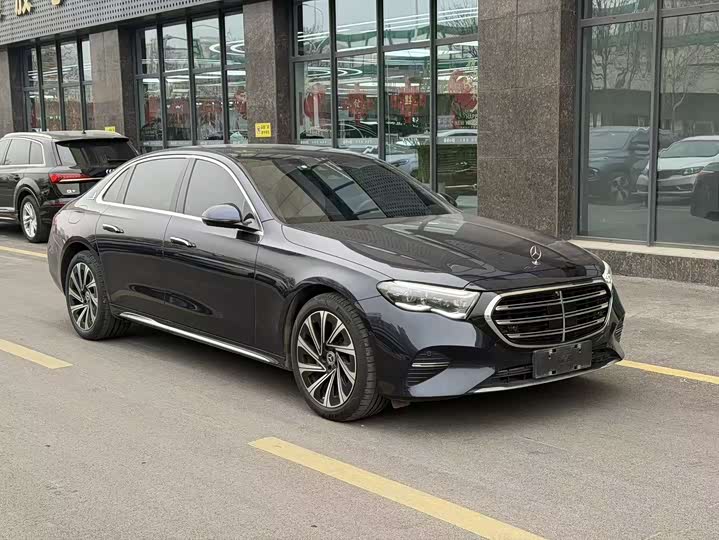 Фото 3 - Mercedes-Benz E-Class