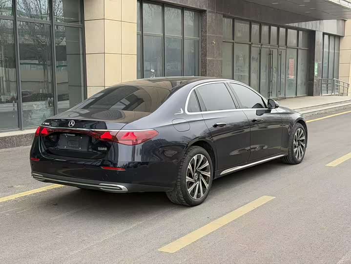 Фото 4 - Mercedes-Benz E-Class