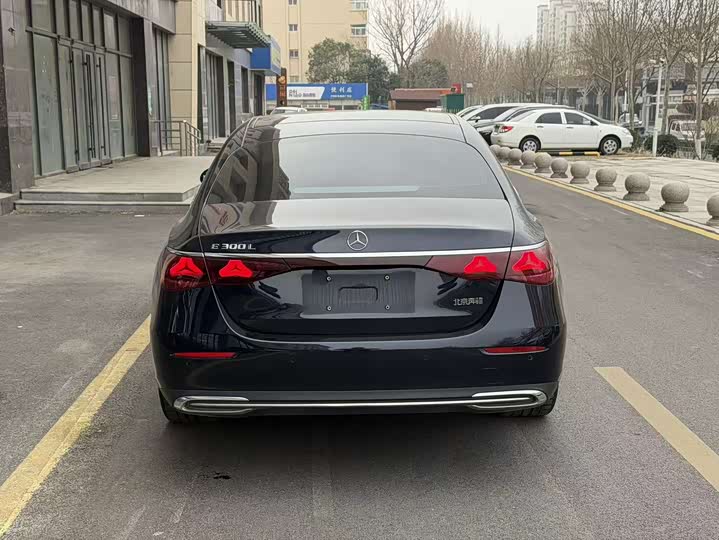 Фото 5 - Mercedes-Benz E-Class