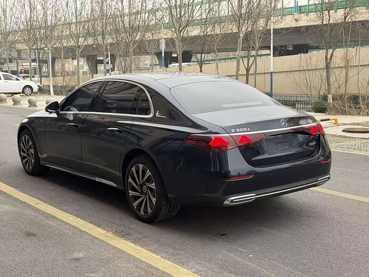 Фото 6 - Mercedes-Benz E-Class