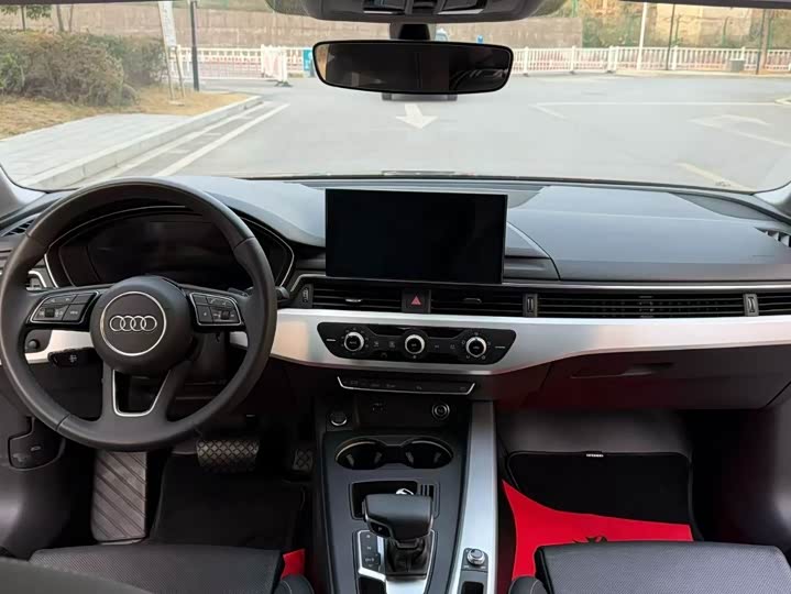 Фото 6 - Audi A4L