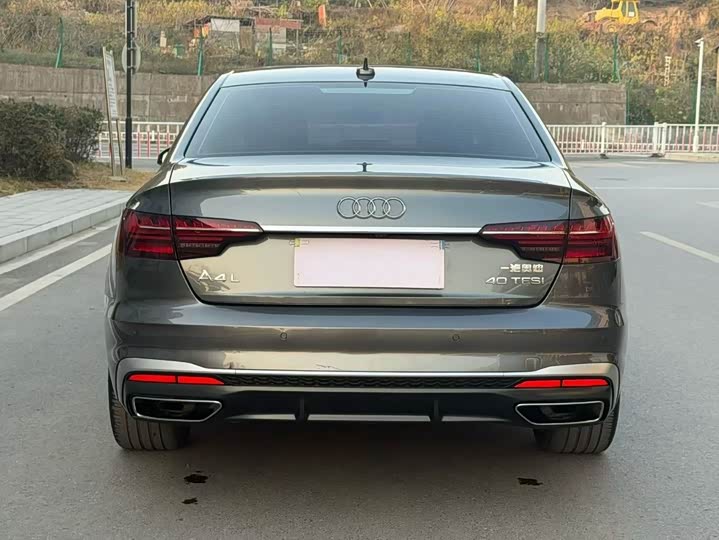 Фото 8 - Audi A4L