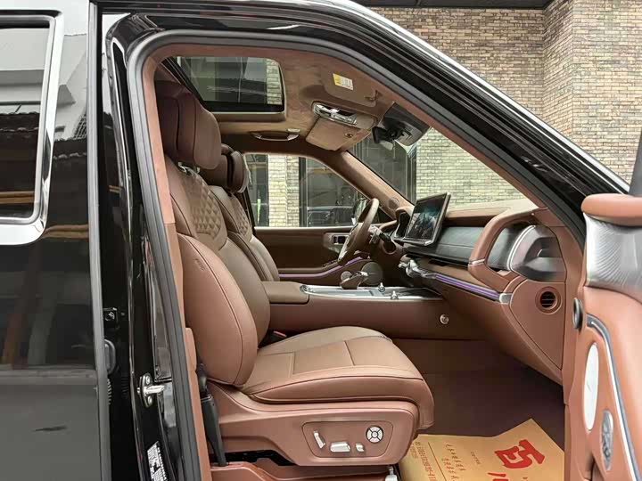 Фото 2 - Tank 700 Hybrid