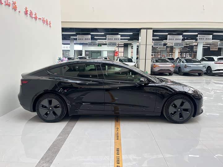 Фото 9 - Tesla Model 3