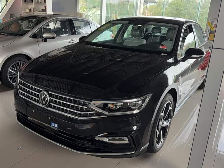 Фото 1 - Volkswagen Magotan