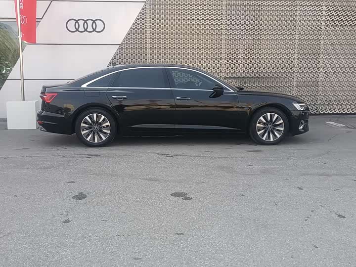 Фото 4 - Audi A6L