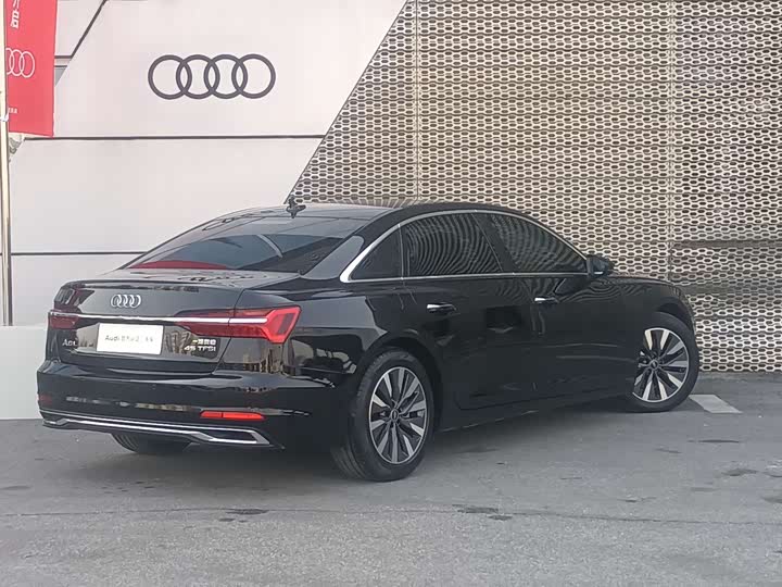 Фото 7 - Audi A6L