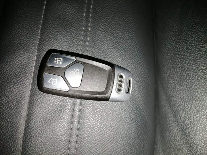 Фото 9 - Audi Q5L