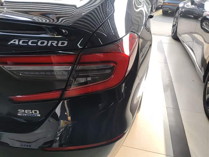 Фото 8 - Honda Accord