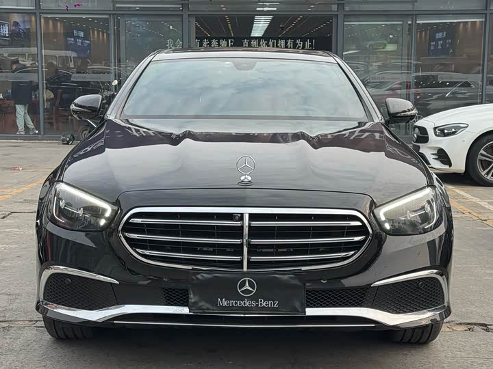 Фото 1 - Mercedes-Benz E-Class