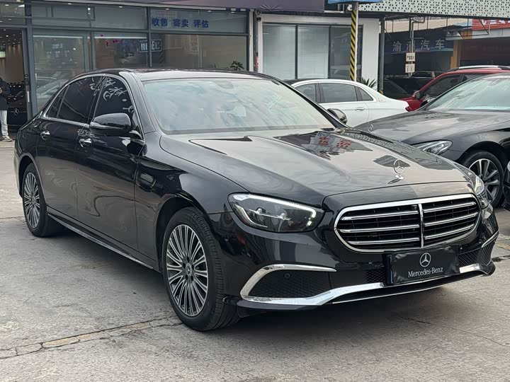 Фото 3 - Mercedes-Benz E-Class