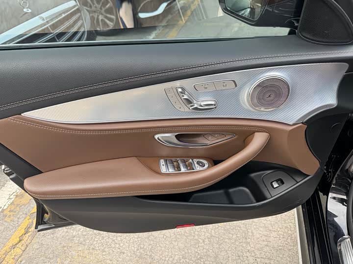 Фото 4 - Mercedes-Benz E-Class