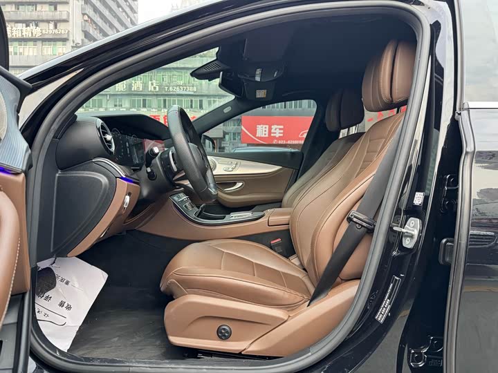 Фото 5 - Mercedes-Benz E-Class