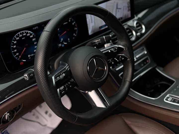 Фото 8 - Mercedes-Benz E-Class