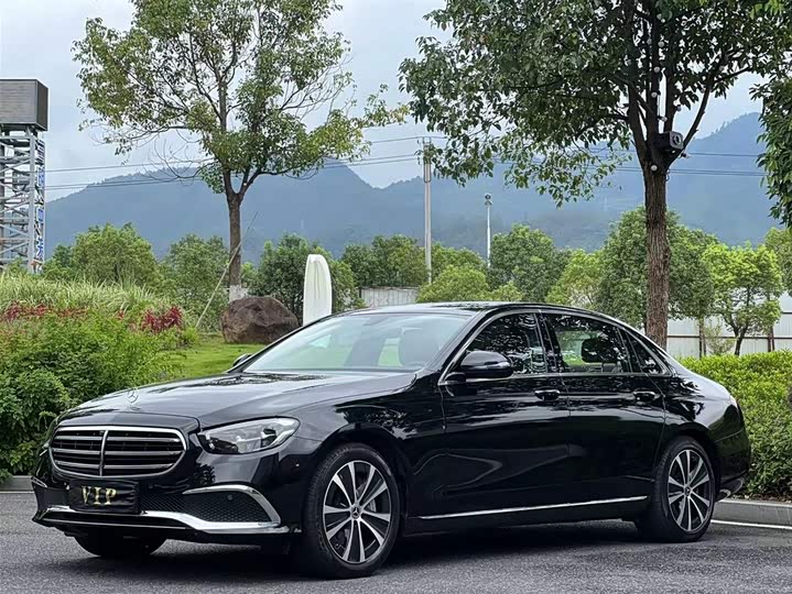 Фото 1 - Mercedes-Benz E-Class