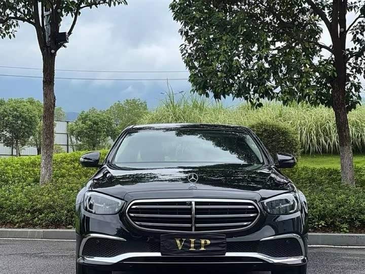 Фото 2 - Mercedes-Benz E-Class