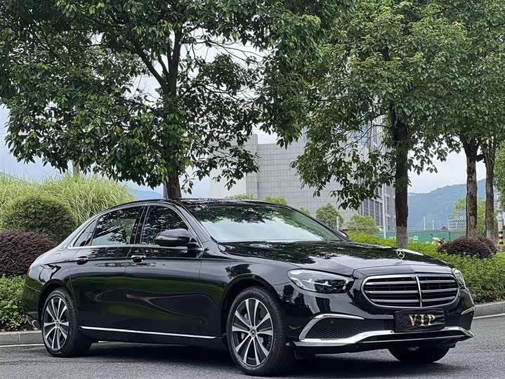 Фото 3 - Mercedes-Benz E-Class