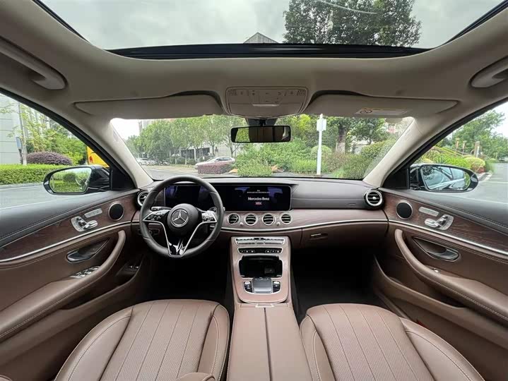 Фото 5 - Mercedes-Benz E-Class