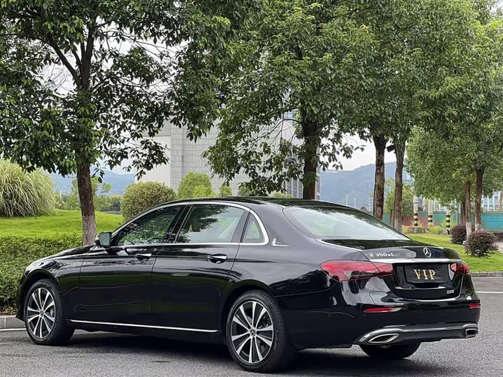 Фото 7 - Mercedes-Benz E-Class