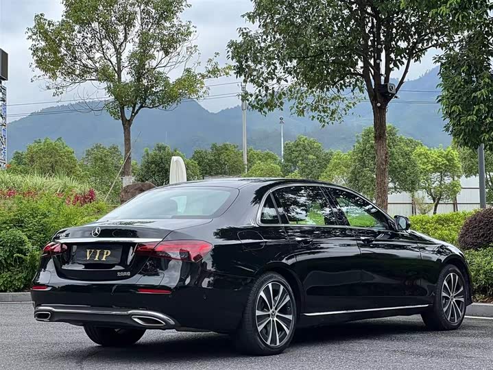 Фото 9 - Mercedes-Benz E-Class