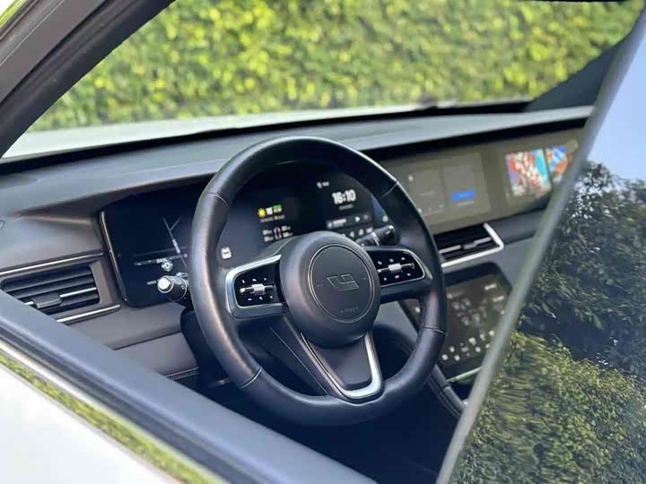 Фото 5 - LiXiang One