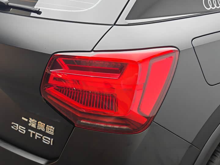 Фото 7 - Audi Q2L