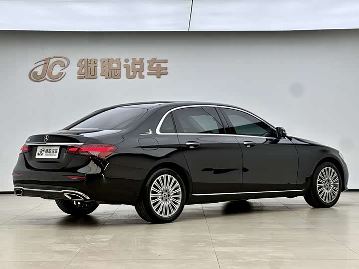 Фото 4 - Mercedes-Benz E-Class