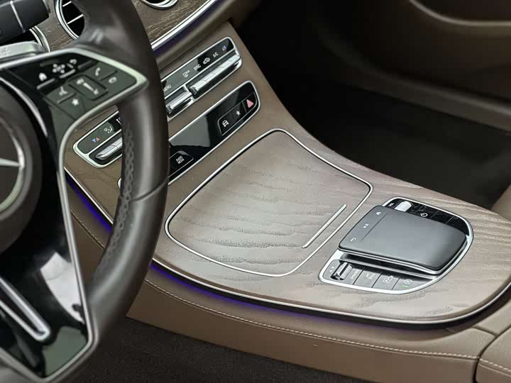 Фото 7 - Mercedes-Benz E-Class
