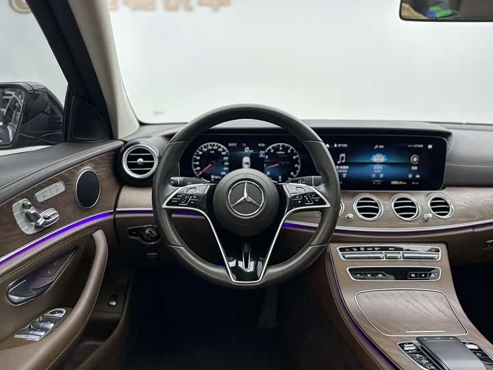 Фото 8 - Mercedes-Benz E-Class