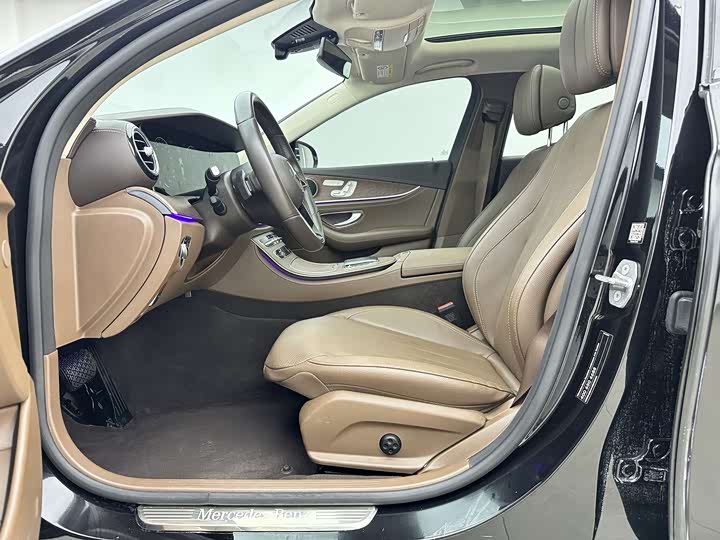 Фото 9 - Mercedes-Benz E-Class